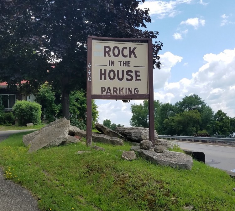 rock-in-the-house-photo